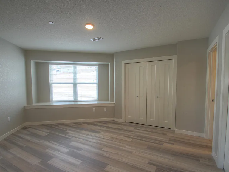 830 Crestmont Way — Photo 6