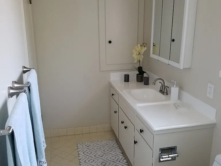 Valley Manor Apartments — Photo 18