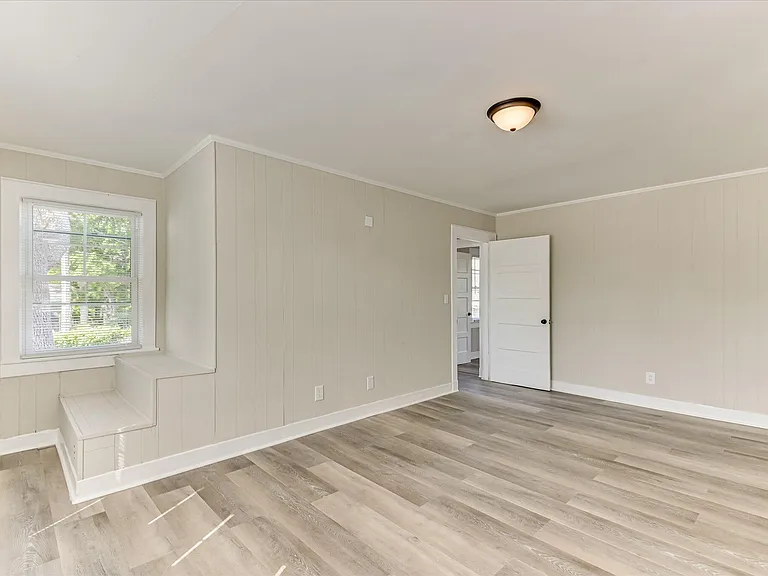 327 Meridian Ave — Photo 6