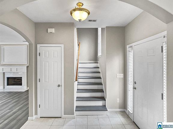 3rd image of 1613 Deer Valley Cir