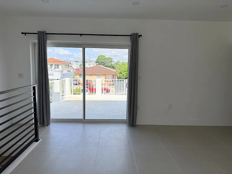 501 NW 25th Ct #501B — Photo 3