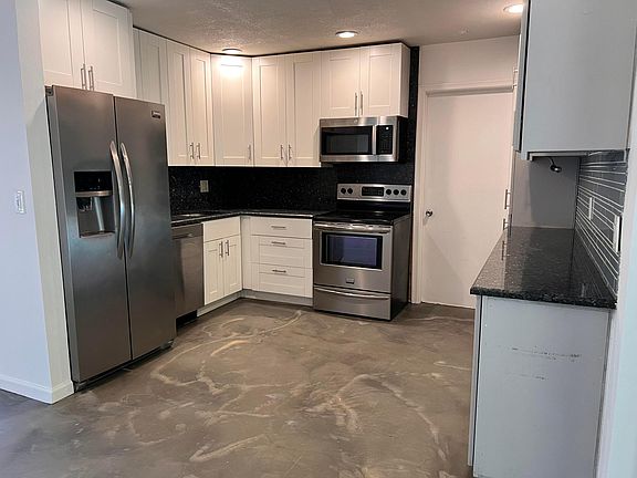 4th image of 9596 RICHMOND Circle