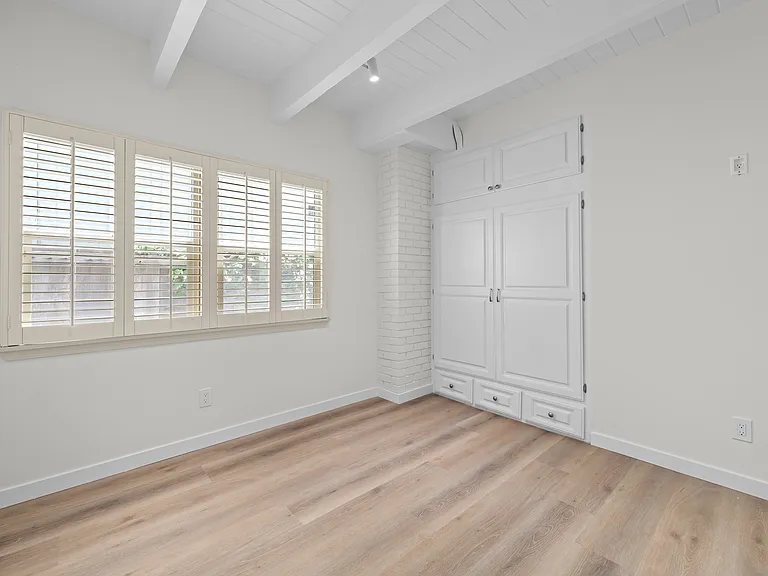 925 Manhattan Ave — Photo 6