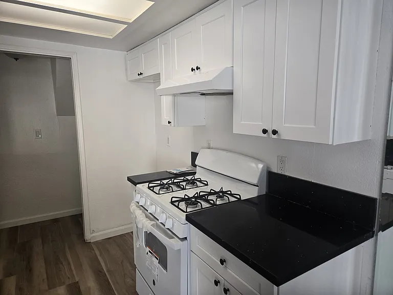 9047 Langdon Ave #15 — Photo 20