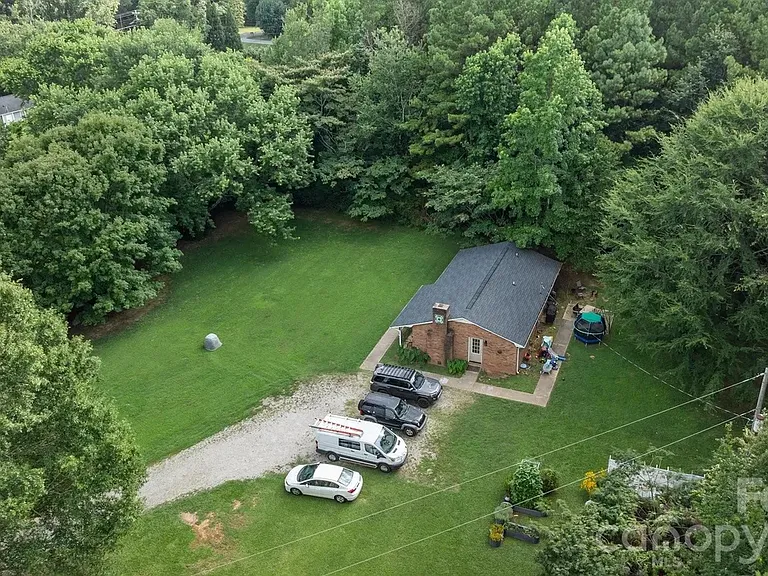 1108 Willoughby Rd — Photo 5