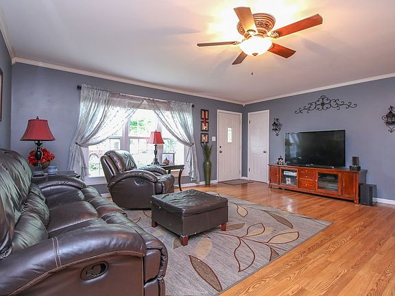 5th image of 2515 S Cherokee Dr