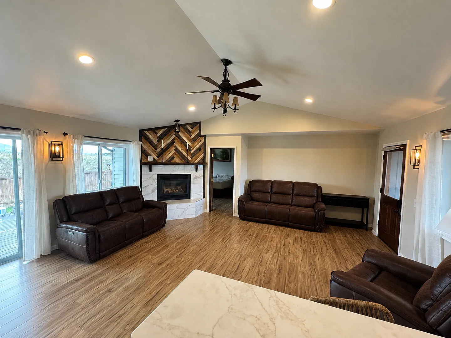 Spacious 4 Bed Home with Finished Basement, Solar, Sauna, Pool Table & Fenced Yard — Photo 4