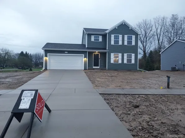 1177 Lockes St, Howell, MI 48843