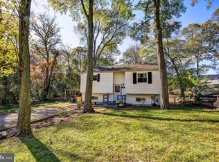 252 8th St, Pasadena, MD 21122