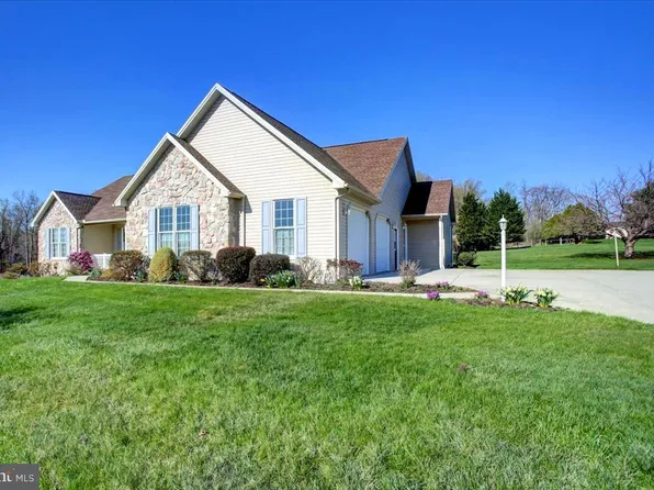 3 Brandon Ln, Dillsburg, PA 17019