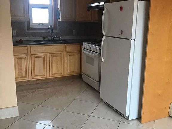 3rd image of 135-41 Coolidge Ave #2-3