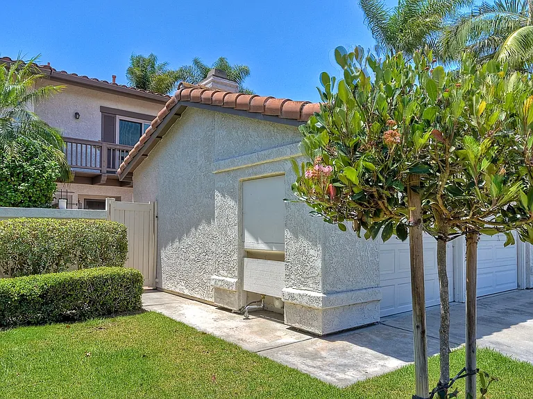 6805 Briarwood Dr — Photo 2