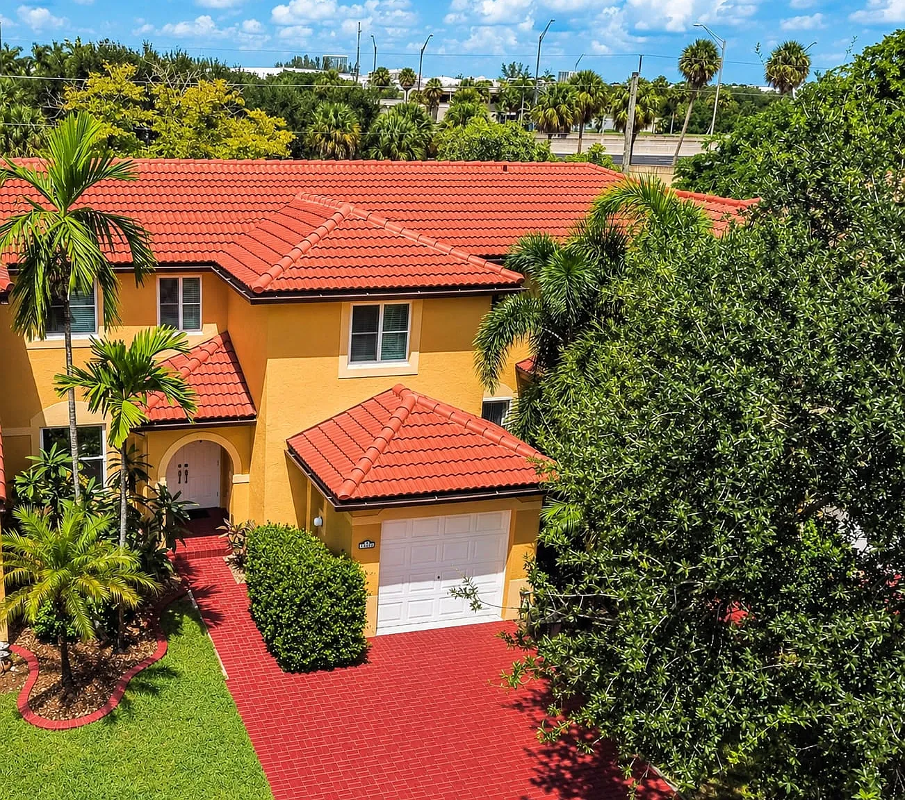 N Forest Oak Cir, Davie — Photo 1