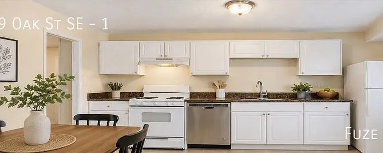 629 Oak St SE #1 — Photo 2