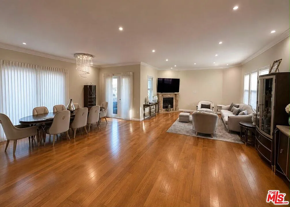3 bed, 3.0 bath, 2080 sqft, $5,900 — Photo 3
