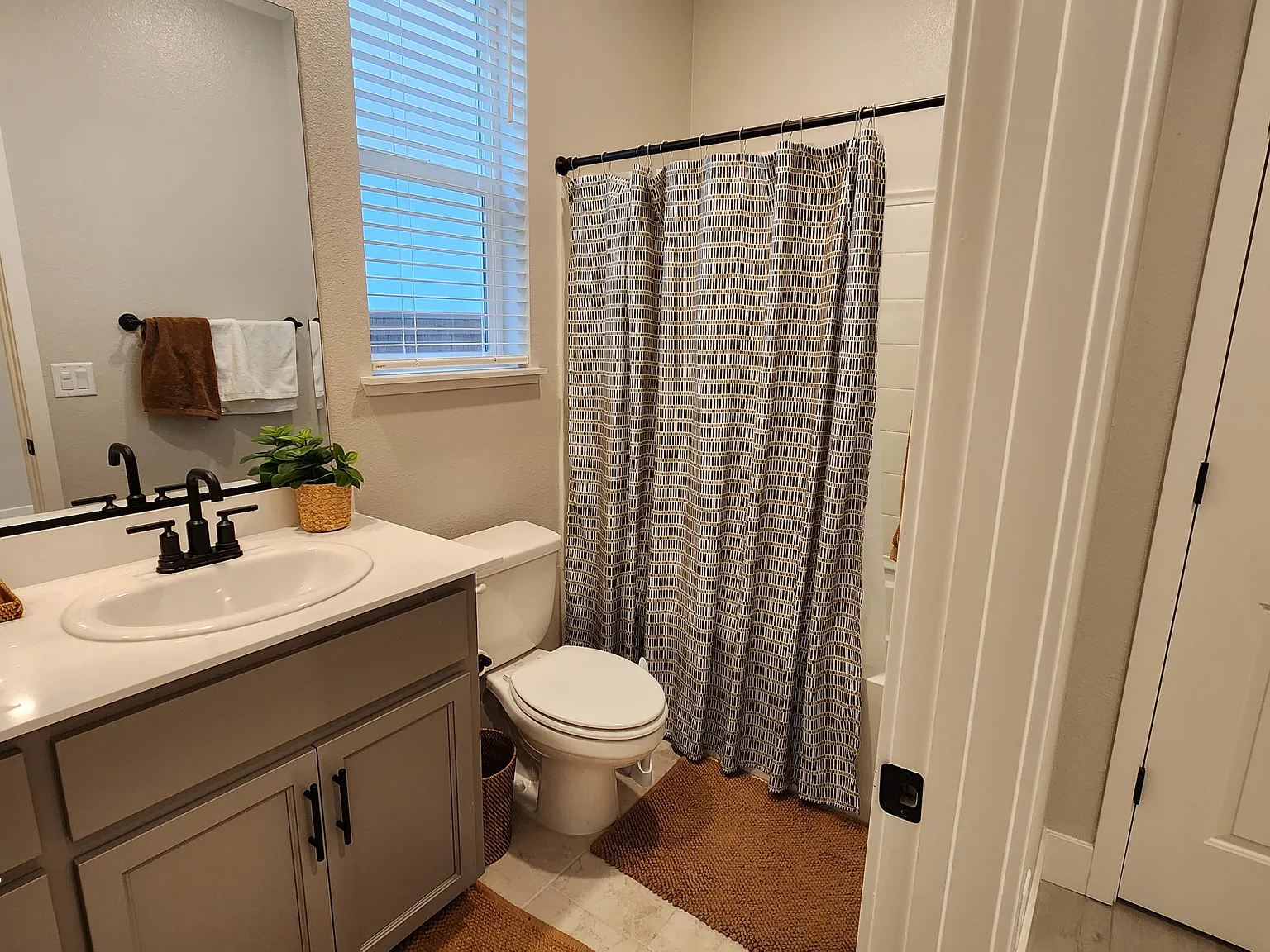 3 bed, 1767 sqft, $3,600 — Photo 4