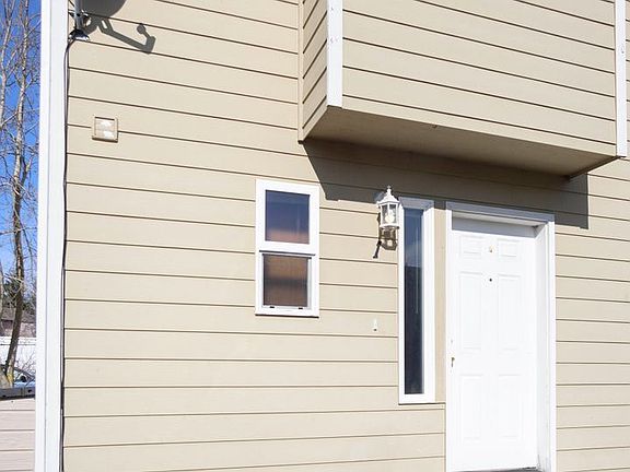 3rd image of 1454 NW Falls Creek Loop Unit 2