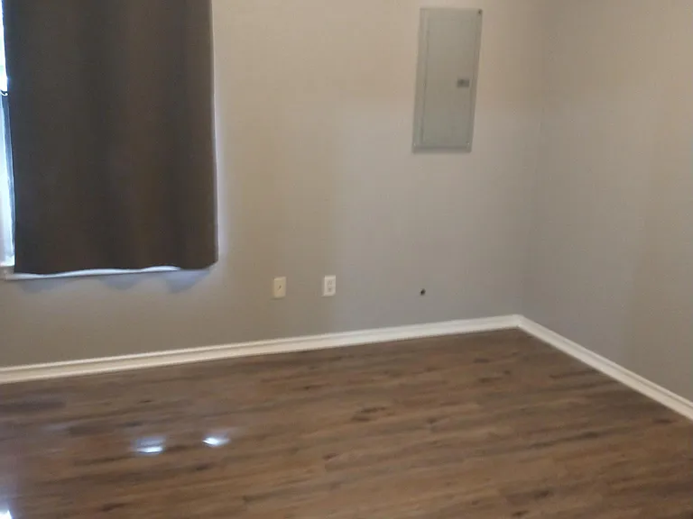100-102 Honey Bee Dr — Photo 3