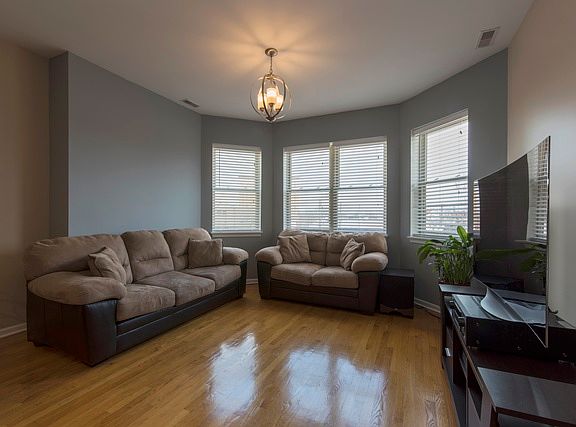 2nd image of 4310 S Greenwood Ave #3N