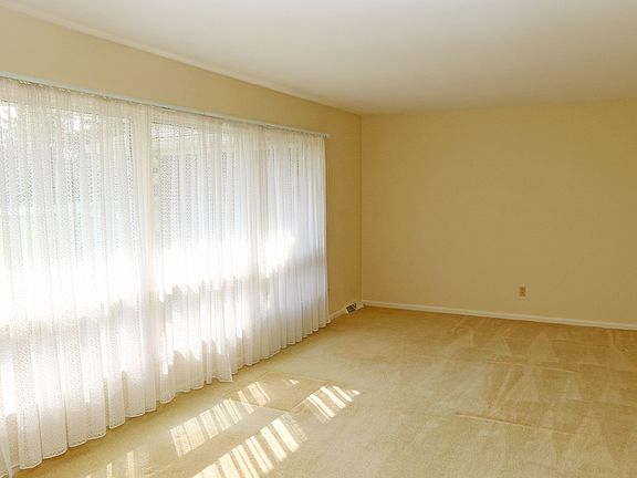 5th image of 3837 Gloucester Dr