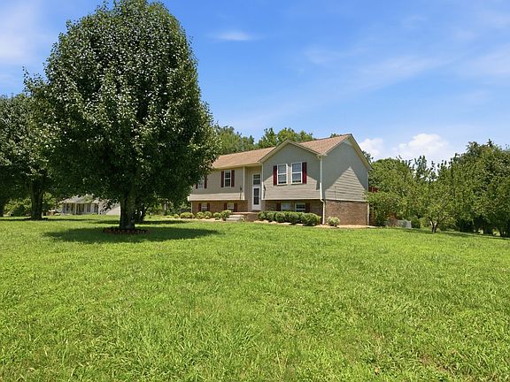3rd image of 1529 Potter Dr