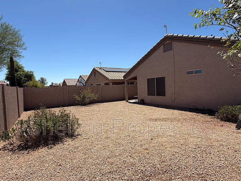 12725 W Hearn Rd — Photo 13