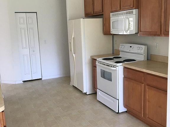 2nd image of 10 Louisiana Dr