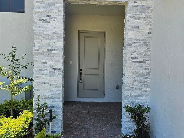 5166 Julienne Rd — Photo 2