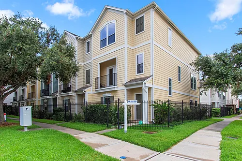 1213 Nagle St Photo 1