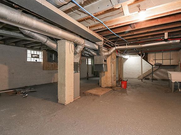 4th image of 14403 Westropp Ave