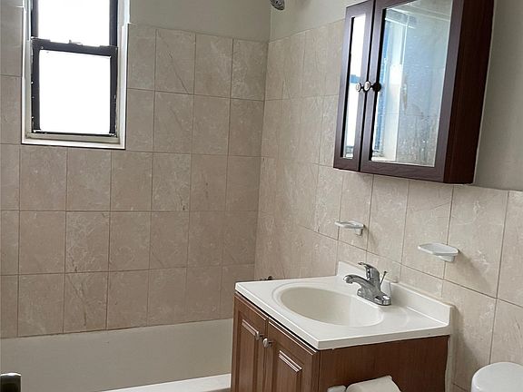 5th image of 110 Division Ave APT 1B