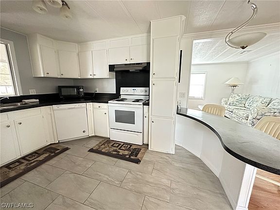 3rd image of 453 Snead Dr