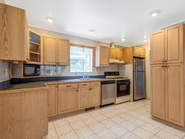 57 Amherst Pl, Livingston, NJ 07039