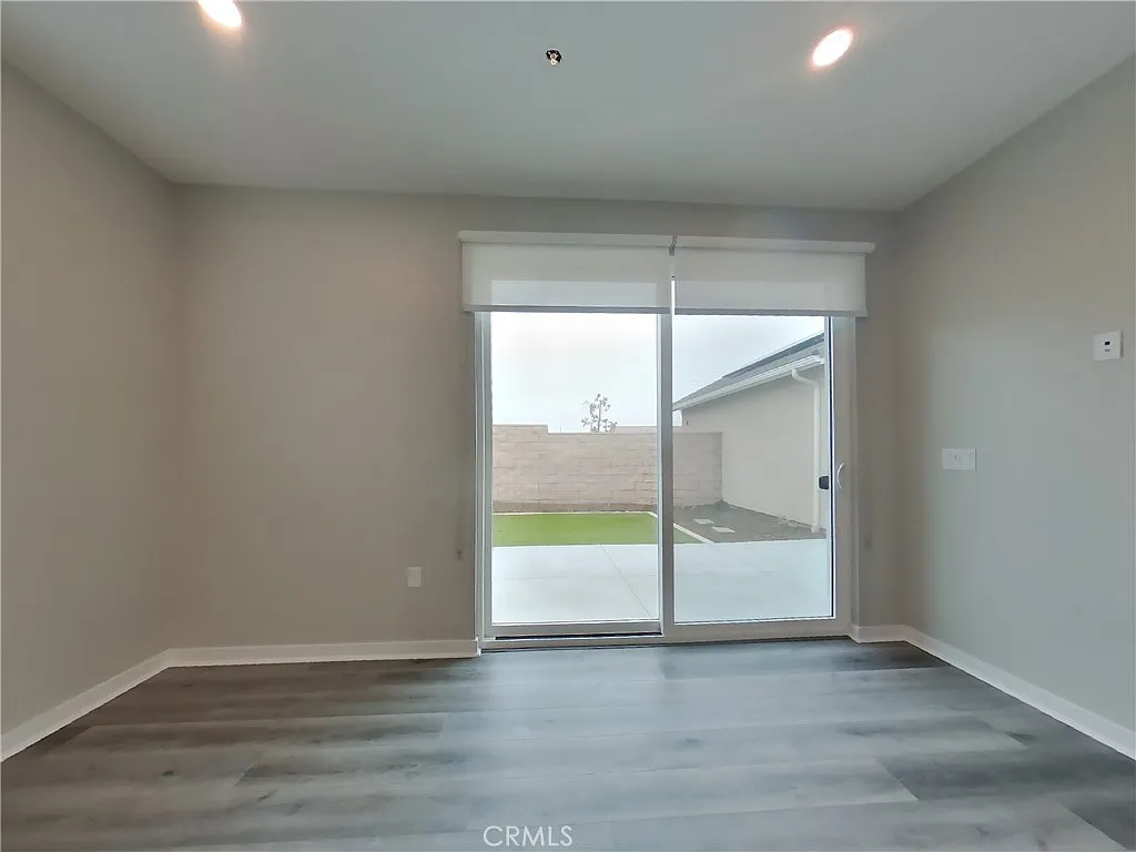 3 bed, 1176 sqft, $3,759 — Photo 2