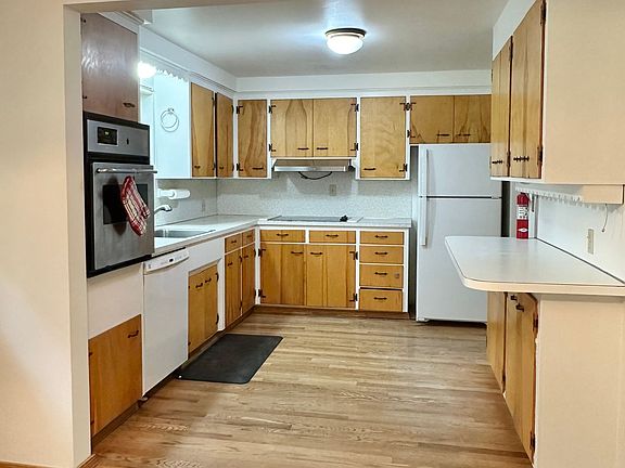 4th image of 2139 N 137th St