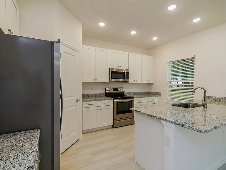 409 Bay Oak Ln — Photo 8