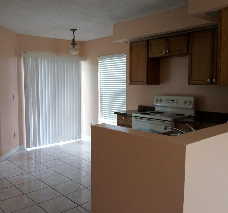 2nd image of 162 Seabreeze Cir