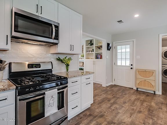 4th image of 106 Bradford Cir