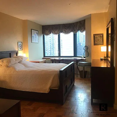 Rented by R New York | media 51