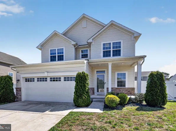 3 Circle Dr, Sicklerville, NJ 08081