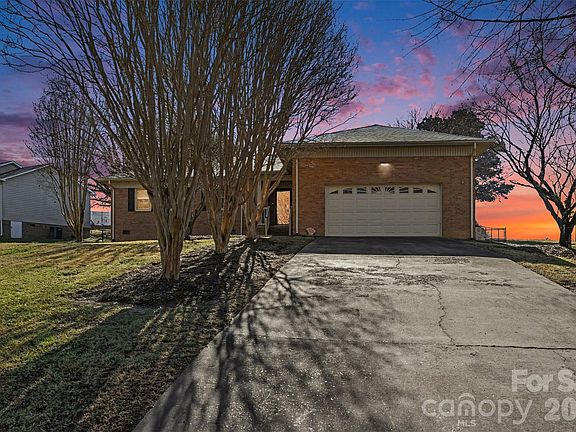 2nd image of 3030 Vernell Ln