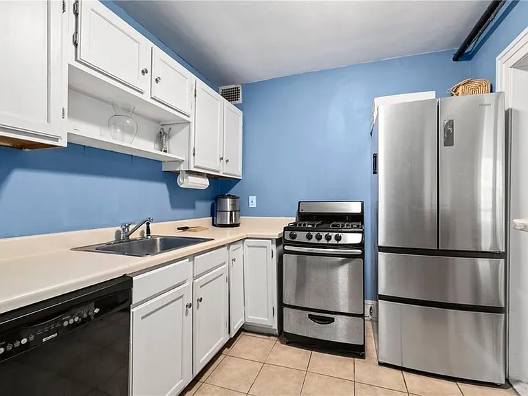 182 Bowen St #11 — Photo 10