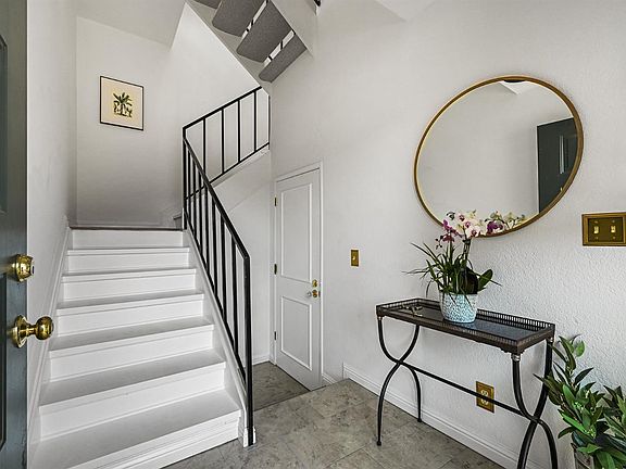 2nd image of 32 Mariposa Lane