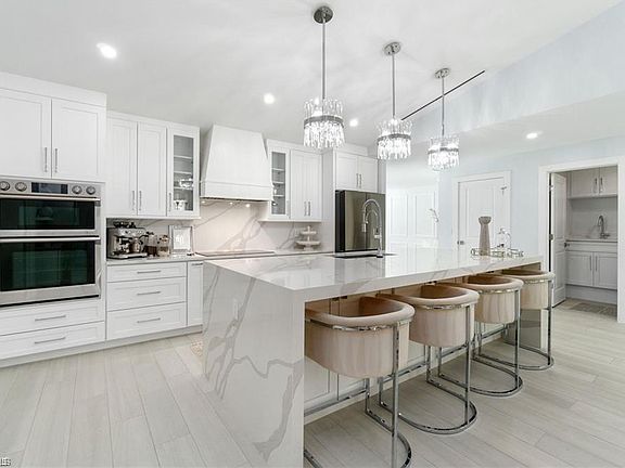 4th image of 4106 3rd AVE SW