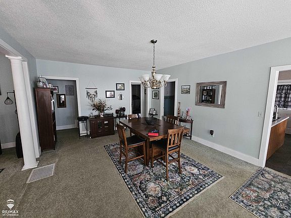 5th image of 118 Commercial St
