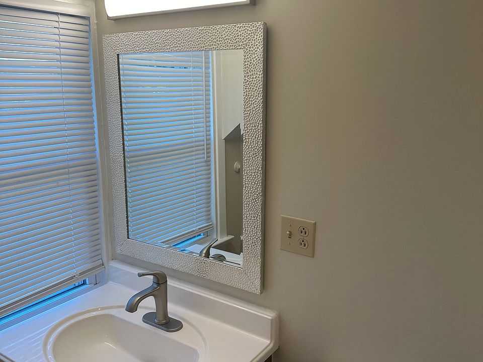 1st image of 1938 W 21st St #1/2