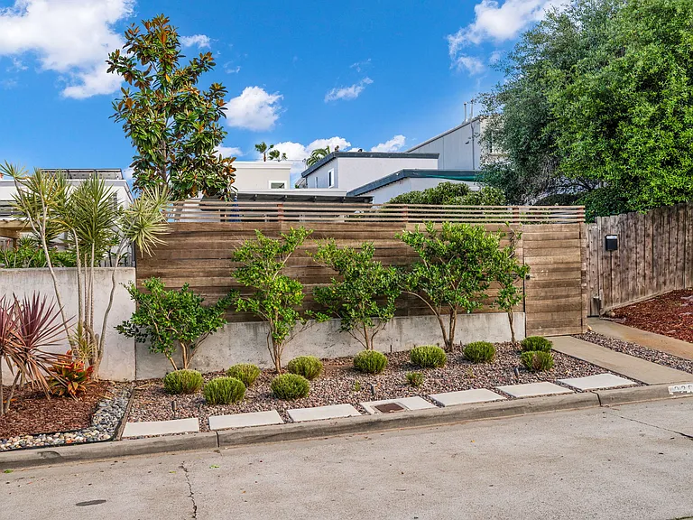 2369 Loring St — Photo 36