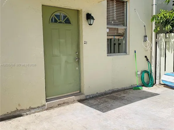 1651 NE 115th St APT 21C, Miami, FL 33181