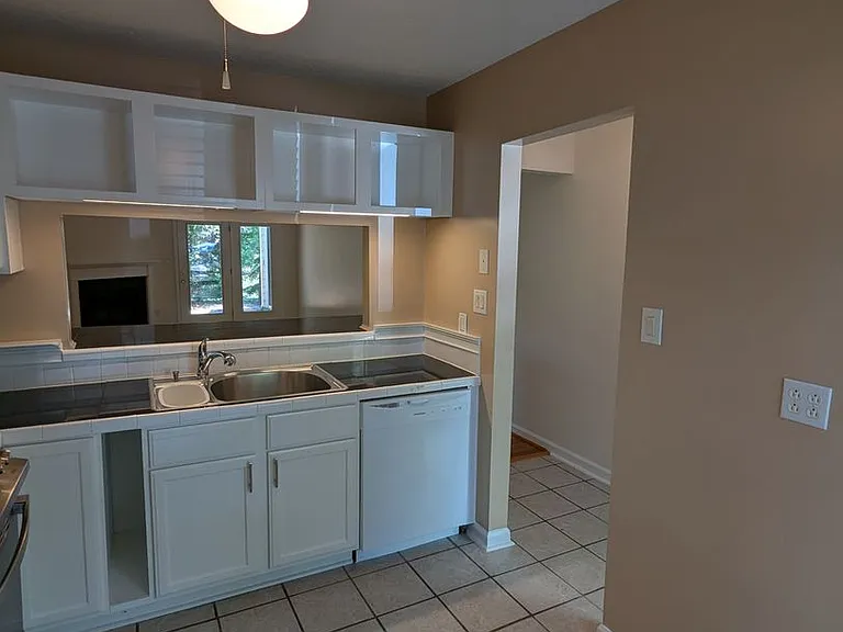 220 Saint Andrews Ln — Photo 5
