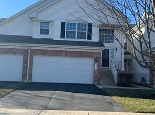 876 Stuarts Dr, St Charles, IL